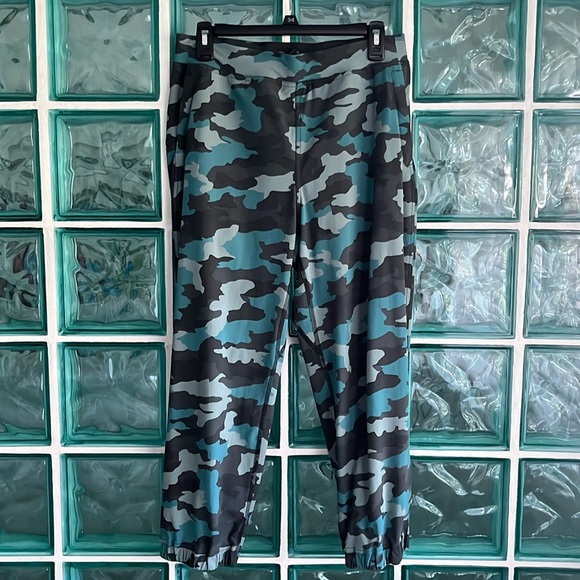 Lululemon Adapted State HR Joggers-Cropped Length - Picture 1 of 10